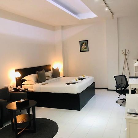 Yama Hotel & Rooftop Bar Yangon Exteriör bild