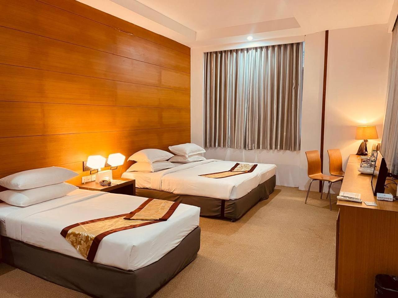 Yama Hotel & Rooftop Bar Yangon Exteriör bild