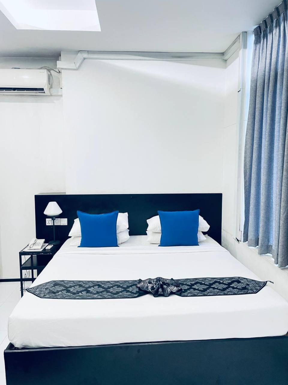 Yama Hotel & Rooftop Bar Yangon Exteriör bild