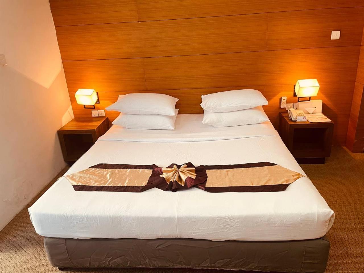 Yama Hotel & Rooftop Bar Yangon Exteriör bild