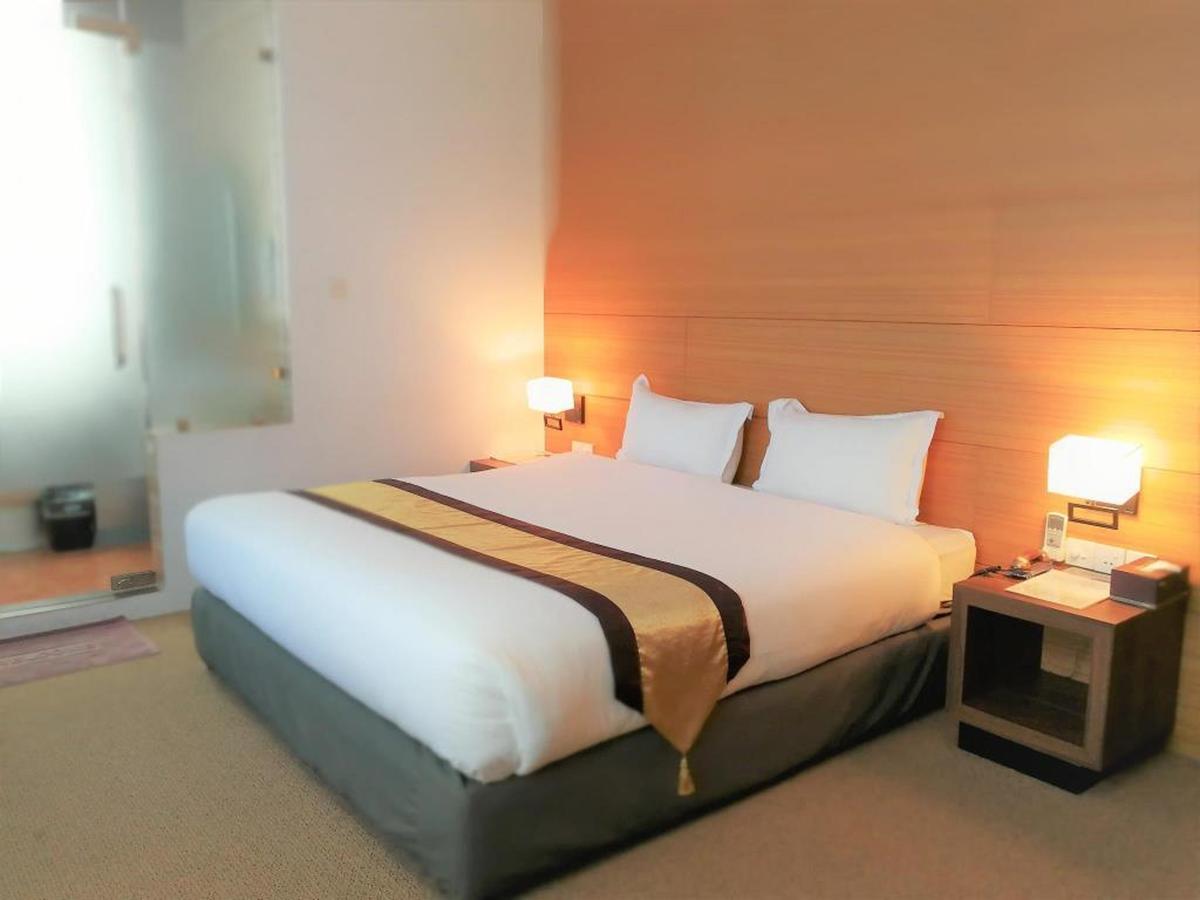 Yama Hotel & Rooftop Bar Yangon Exteriör bild